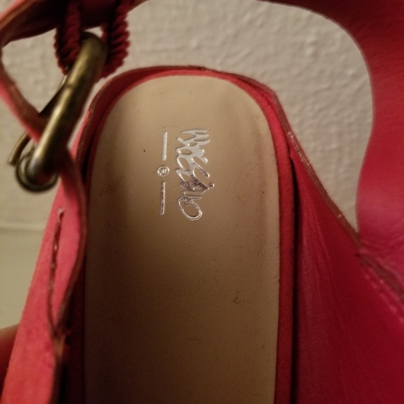 Ladies Shoes - Picture 2 of 4